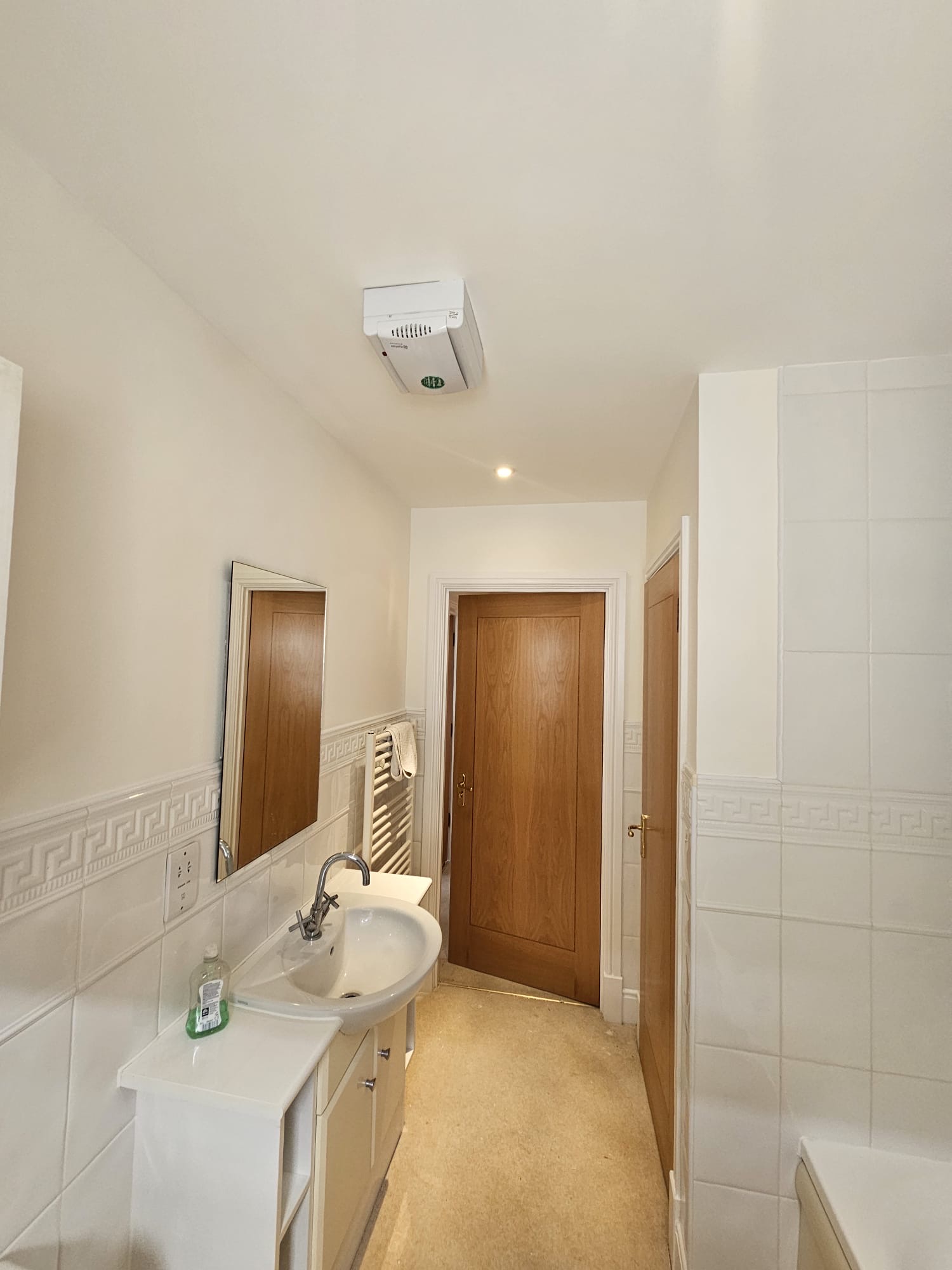 Bathroom & Landing Hallway